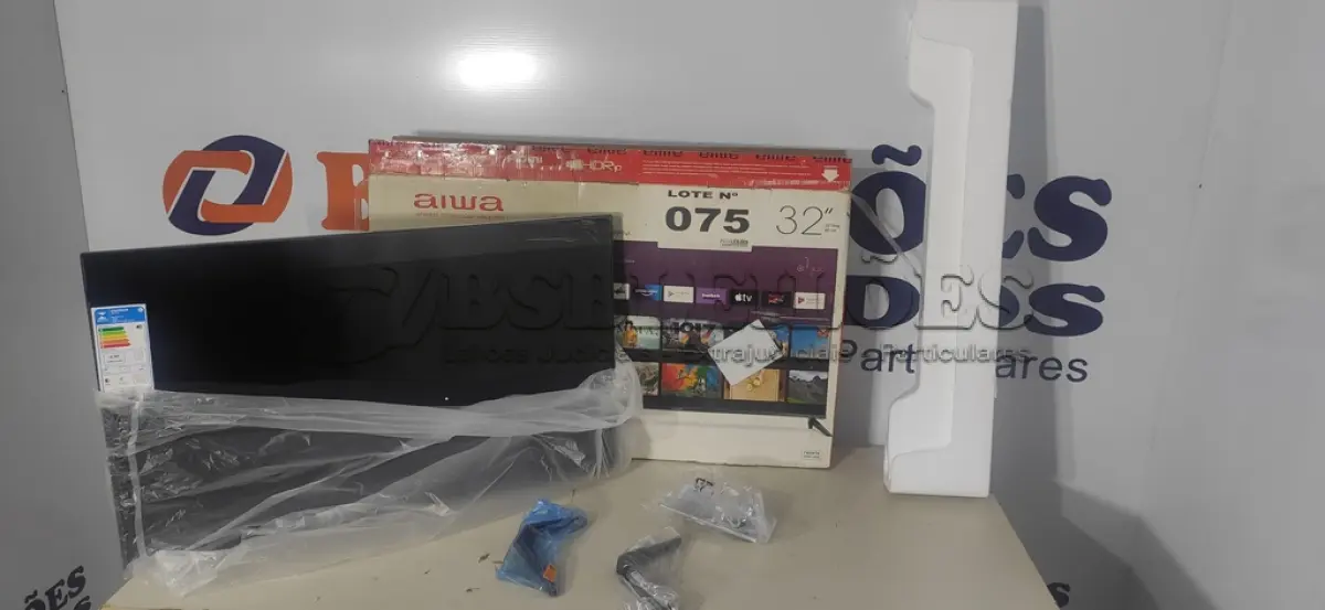 LOTE 075 - 01 - SMART TV AIWA 32”, ANDROID, HD (NO ESTADO, NÃO SABEMOS SE FUNCIONA. LEILÃO NÃO TEM GARANTIA E NEM DEVOLUÇÃO, SUJEITO A POSSÍVEIS AVARIAS VISÍVEIS/OCULTAS E/OU AUSÊNCIA DE COMPONENTES)