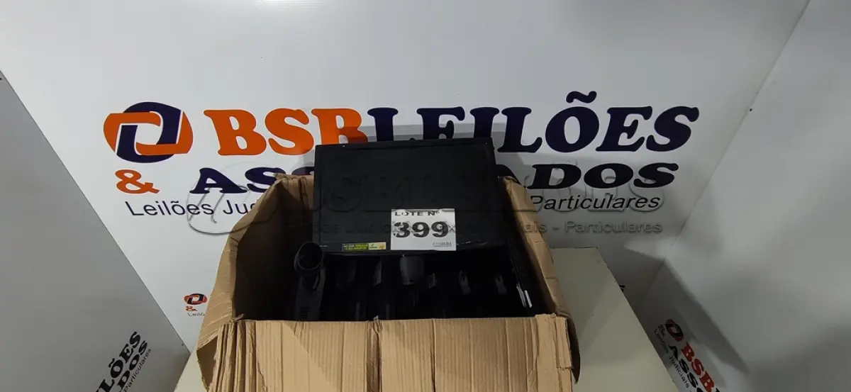 LOTE 399 - 09 – MONITORES DIVERSOS (NO ESTADO, NÃO SABEMOS SE FUNCIONA. LEILÃO NÃO TEM GARANTIA E NEM DEVOLUÇÃO, SUJEITO A POSSÍVEIS AVARIAS VISÍVEIS/OCULTAS E/OU AUSÊNCIA DE COMPONENTES)