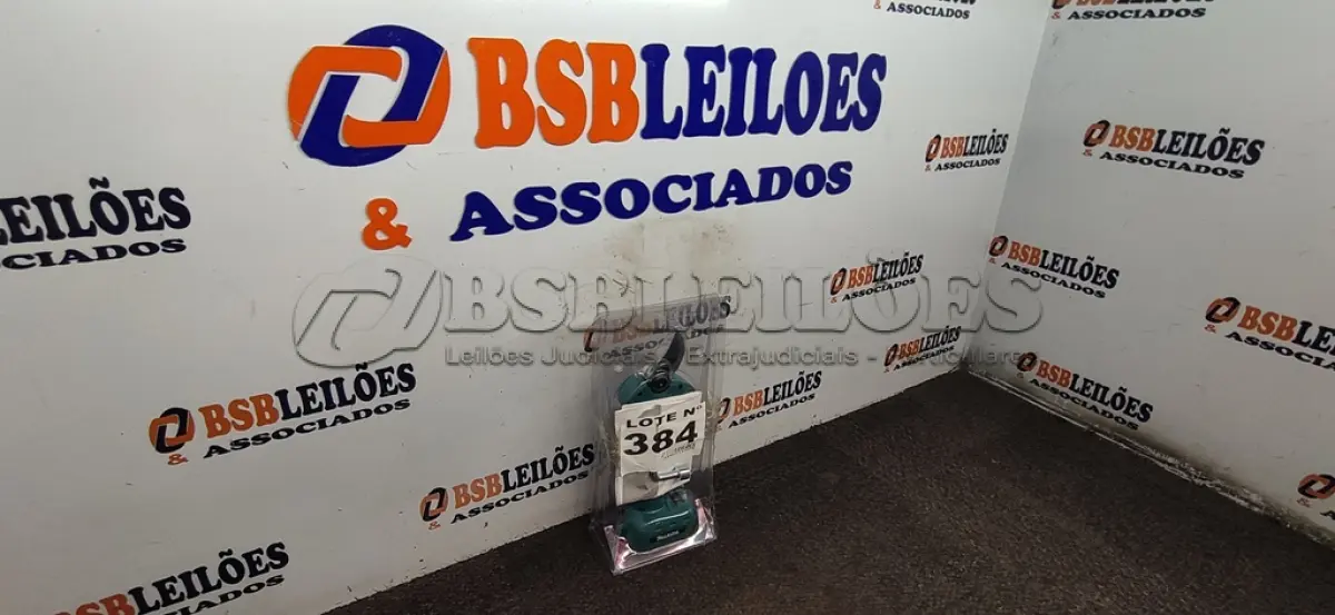 LOTE 384 - 01 - TESOURA DE PODA A BATERIA (NO ESTADO, NÃO SABEMOS SE FUNCIONA. LEILÃO NÃO TEM GARANTIA E NEM DEVOLUÇÃO, SUJEITO A POSSÍVEIS AVARIAS VISÍVEIS/OCULTAS E/OU AUSÊNCIA DE COMPONENTES)