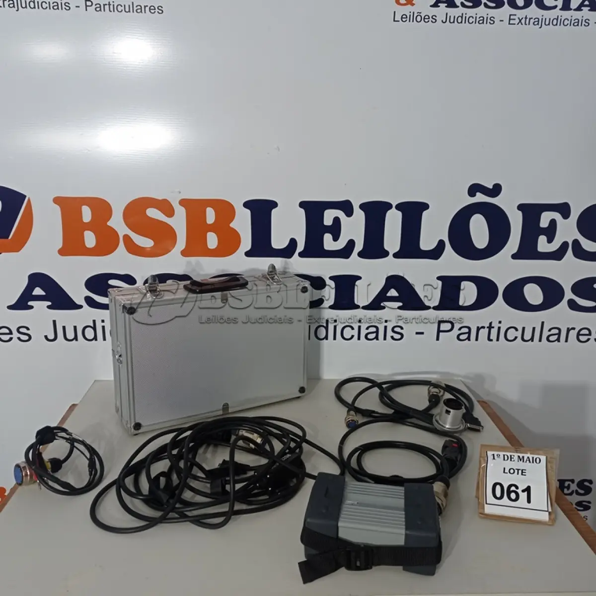 LOTE 061 - 01 SCANNER MERCEDES STAR C3 DIAGNOSTICO. (NO ESTADO) ATENÇÃO! FAZER A VISITAÇÃO ANTES DE ARREMATAR, NÃO SABEMOS SE FUNCIONA. LEILÃO NÃO TEM GARANTIA E NEM DEVOLUÇÃO, SUJEITO A POSSÍVEIS AVARIAS VISÍVEIS/OCULTAS E/OU AUSÊNCIA DE COMPONENTES.