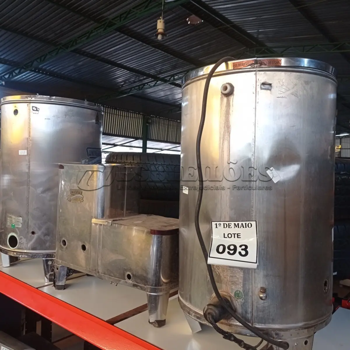 LOTE 093 - 03 CAFETEIRAS EM INOX COM AVARIAS.  (NO ESTADO) ATENÇÃO! FAZER A VISITAÇÃO ANTES DE ARREMATAR, NÃO SABEMOS SE FUNCIONA. LEILÃO NÃO TEM GARANTIA E NEM DEVOLUÇÃO, SUJEITO A POSSÍVEIS AVARIAS VISÍVEIS/OCULTAS E/OU AUSÊNCIA DE COMPONENTES.