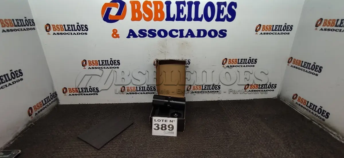 LOTE 389 - 01 - MOEDOR DE CAFÉ MANUAL COM PADRÃO RETICULADO DE AÇO INOXIDÁVEL AJUSTÁVEL EXTERNO (NO ESTADO, NÃO SABEMOS SE FUNCIONA. LEILÃO NÃO TEM GARANTIA E NEM DEVOLUÇÃO, SUJEITO A POSSÍVEIS AVARIAS VISÍVEIS/OCULTAS E/OU AUSÊNCIA DE COMPONENTES)