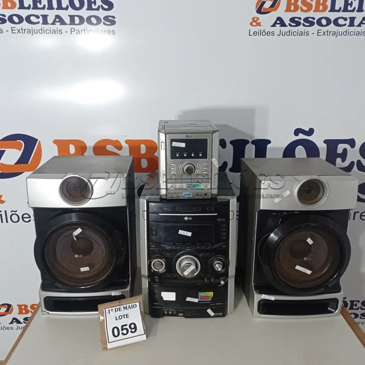 LOTE 059 - 02 APARELHOS DE SOM SENDO 01 COMPLETO MARCA LG. (NO ESTADO) ATENÇÃO! FAZER A VISITAÇÃO ANTES DE ARREMATAR, NÃO SABEMOS SE FUNCIONA. LEILÃO NÃO TEM GARANTIA E NEM DEVOLUÇÃO, SUJEITO A POSSÍVEIS AVARIAS VISÍVEIS/OCULTAS E/OU AUSÊNCIA DE COMPONENTES.