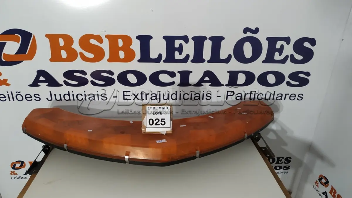 LOTE 025 - 01 SIRENE VEICULAR. (NO ESTADO) ATENÇÃO! FAZER A VISITAÇÃO ANTES DE ARREMATAR, NÃO SABEMOS SE FUNCIONA. LEILÃO NÃO TEM GARANTIA E NEM DEVOLUÇÃO, SUJEITO A POSSÍVEIS AVARIAS VISÍVEIS/OCULTAS E/OU AUSÊNCIA DE COMPONENTES.