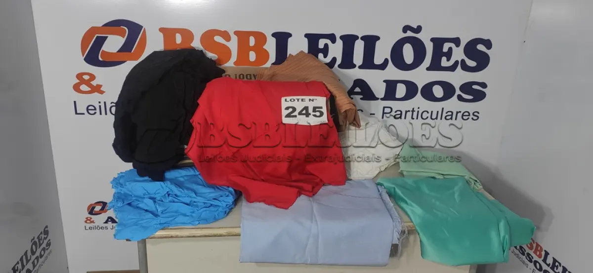 LOTE 245 - 01 LOTE C/ TECIDOS DIVERSOS (NO ESTADO, NÃO SABEMOS SE FUNCIONA. LEILÃO NÃO TEM GARANTIA E NEM DEVOLUÇÃO, SUJEITO A POSSÍVEIS AVARIAS VISÍVEIS/OCULTAS E/OU AUSÊNCIA DE COMPONENTES)
