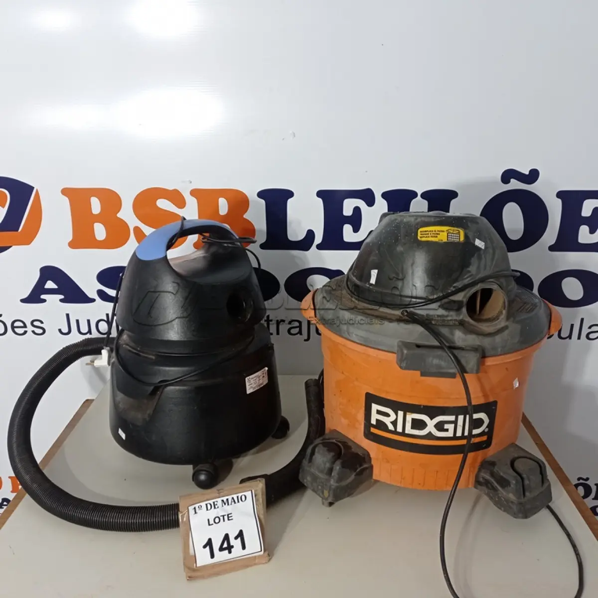 LOTE 141 - 02 ASPIRADORES DE PÓ, SENDO 01 ELECTROLUX E 01 RIDGID. (NO ESTADO) ATENÇÃO! FAZER A VISITAÇÃO ANTES DE ARREMATAR, NÃO SABEMOS SE FUNCIONA. LEILÃO NÃO TEM GARANTIA E NEM DEVOLUÇÃO, SUJEITO A POSSÍVEIS AVARIAS VISÍVEIS/OCULTAS E/OU AUSÊNCIA DE COMPONENTES.