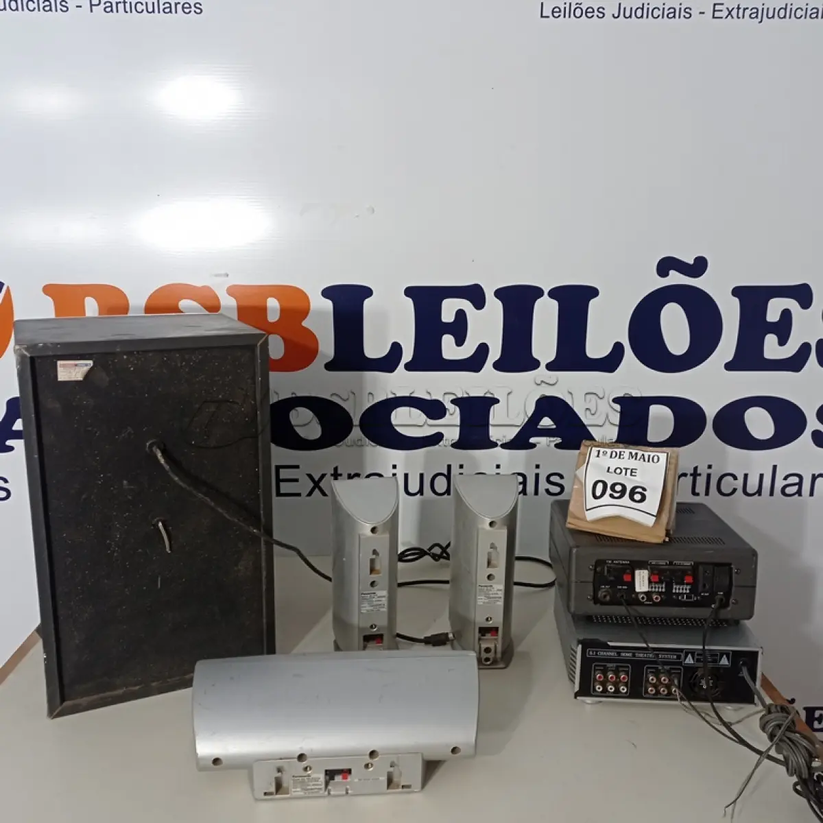 LOTE 096 - 01 CAIXA DE SOM MARCA SONY, 01 RÁDIO RECEIVER, 01 HOME THEATHER E 04 CAIXINHAS AVULSAS.  (NO ESTADO) ATENÇÃO! FAZER A VISITAÇÃO ANTES DE ARREMATAR, NÃO SABEMOS SE FUNCIONA. LEILÃO NÃO TEM GARANTIA E NEM DEVOLUÇÃO, SUJEITO A POSSÍVEIS AVARIAS VISÍVEIS/OCULTAS E/OU AUSÊNCIA DE COMPONENTES.