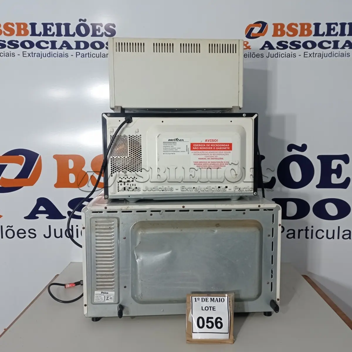 LOTE 056 - 02 FORNOS ELÉTRICOS E 01 MICRO-ONDAS COM PRATO. (NO ESTADO) ATENÇÃO! FAZER A VISITAÇÃO ANTES DE ARREMATAR, NÃO SABEMOS SE FUNCIONA. LEILÃO NÃO TEM GARANTIA E NEM DEVOLUÇÃO, SUJEITO A POSSÍVEIS AVARIAS VISÍVEIS/OCULTAS E/OU AUSÊNCIA DE COMPONENTES.