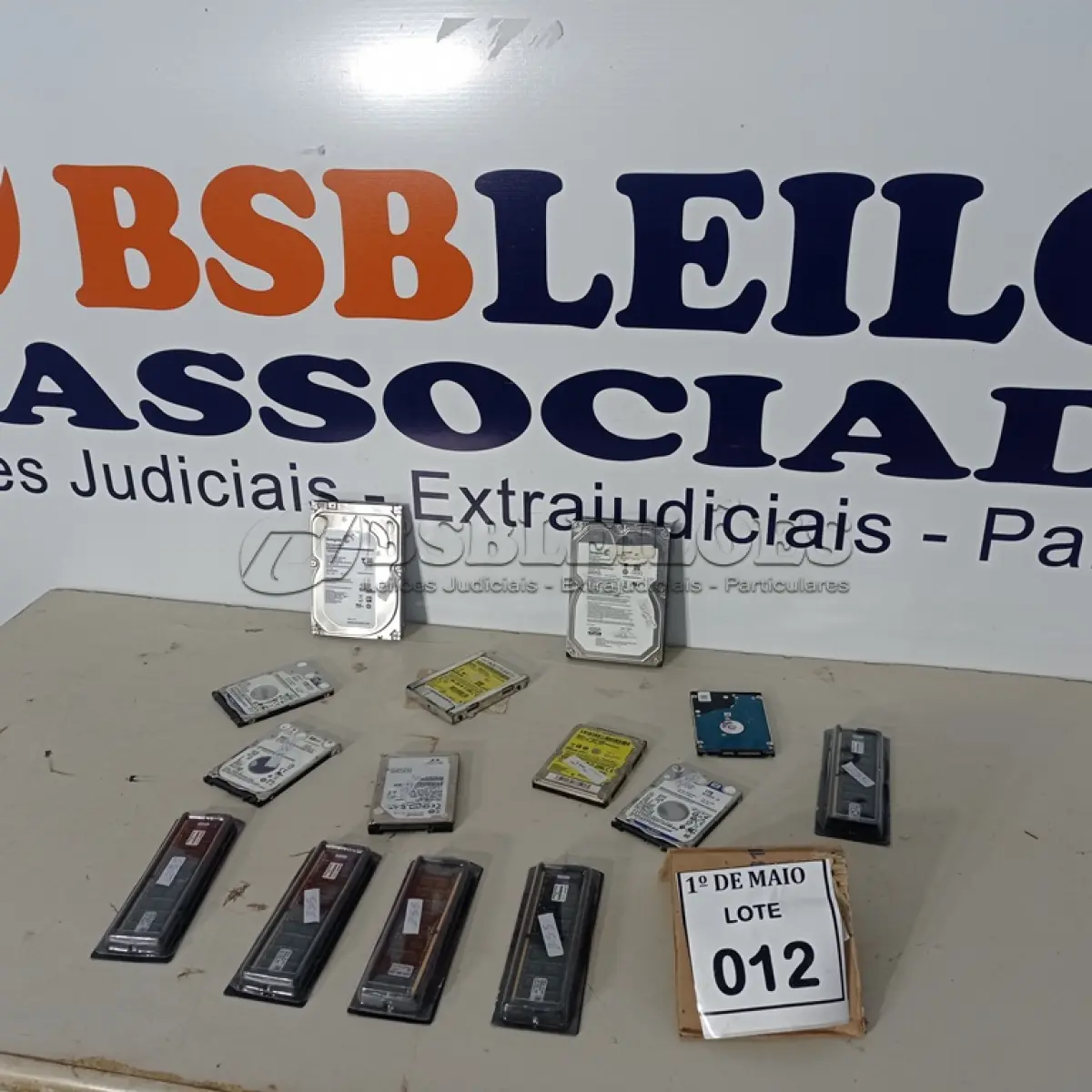LOTE 012 - 07 HDS VARIADOS PARA NOTEBOOK, 02 HDS PARA PC E 05 MEMORIAS PARA SERVIDOR.  (NO ESTADO) ATENÇÃO! FAZER A VISITAÇÃO ANTES DE ARREMATAR, NÃO SABEMOS SE FUNCIONA. LEILÃO NÃO TEM GARANTIA E NEM DEVOLUÇÃO, SUJEITO A POSSÍVEIS AVARIAS VISÍVEIS/OCULTAS E/OU AUSÊNCIA DE COMPONENTES.