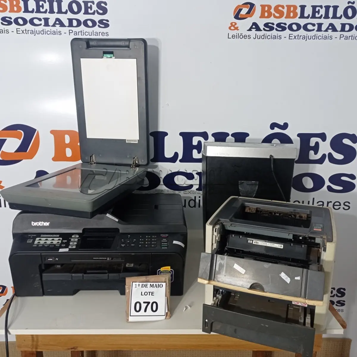 LOTE 070 - 02 IMPRESSORAS, SENDO 01 MULTIFUNCIONAL MARCA BROTHER E 01 HP, 01 FRAGMENTADORA DE PAPEL E 01 SCANNER MARCA HP. (NO ESTADO) ATENÇÃO! FAZER A VISITAÇÃO ANTES DE ARREMATAR, NÃO SABEMOS SE FUNCIONA. LEILÃO NÃO TEM GARANTIA E NEM DEVOLUÇÃO, SUJEITO A POSSÍVEIS AVARIAS VISÍVEIS/OCULTAS E/OU AUSÊNCIA DE COMPONENTES.