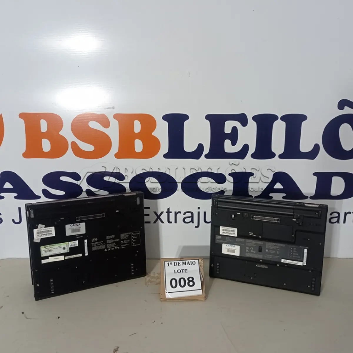 LOTE 008 - 02 NOTEBOOKS MARCA IBM SEM CARREGADOR COM AVARIAS. (NO ESTADO) ATENÇÃO! FAZER A VISITAÇÃO ANTES DE ARREMATAR, NÃO SABEMOS SE FUNCIONA. LEILÃO NÃO TEM GARANTIA E NEM DEVOLUÇÃO, SUJEITO A POSSÍVEIS AVARIAS VISÍVEIS/OCULTAS E/OU AUSÊNCIA DE COMPONENTES.