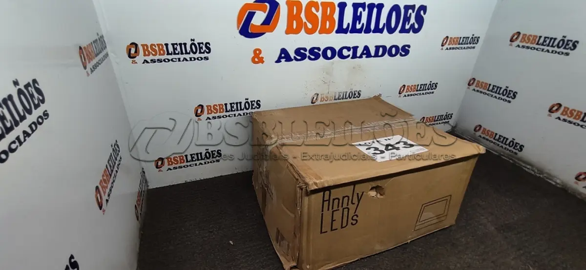 LOTE 343 - 40 - PAINÉIS LED 18W 22X22MM BIVOLT (NO ESTADO, NÃO SABEMOS SE FUNCIONA. LEILÃO NÃO TEM GARANTIA E NEM DEVOLUÇÃO, SUJEITO A POSSÍVEIS AVARIAS VISÍVEIS/OCULTAS E/OU AUSÊNCIA DE COMPONENTES)