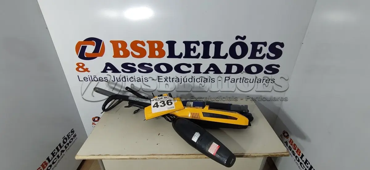 LOTE 436 - 03 – ASPIRADORES DE PO DIVERSOS (NO ESTADO, NÃO SABEMOS SE FUNCIONA. LEILÃO NÃO TEM GARANTIA E NEM DEVOLUÇÃO, SUJEITO A POSSÍVEIS AVARIAS VISÍVEIS/OCULTAS E/OU AUSÊNCIA DE COMPONENTES)