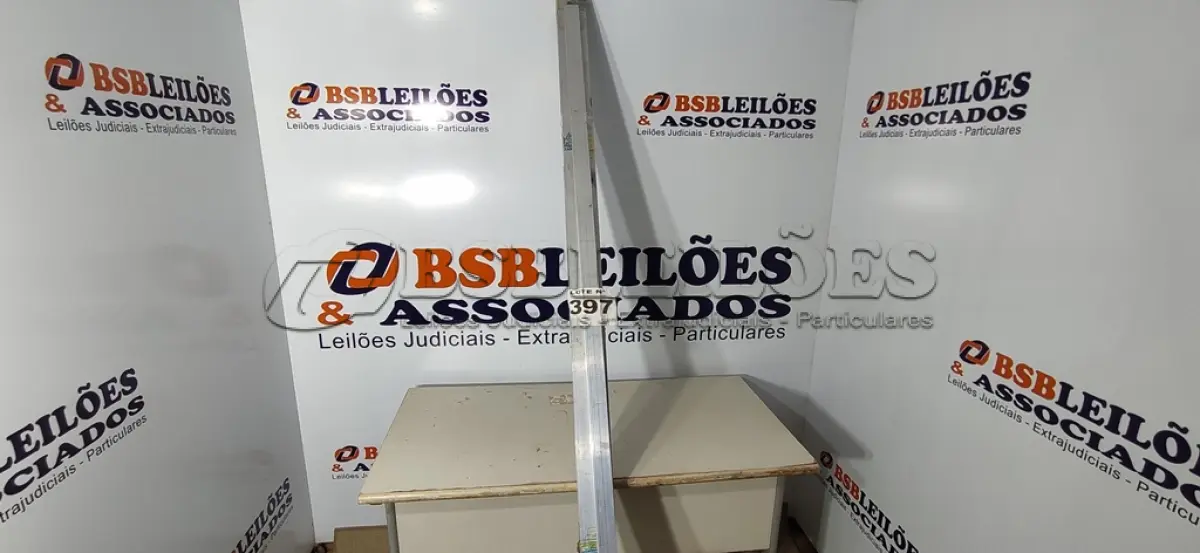 LOTE 397 - 05 - PERFÍL TRILHO PAINEL SOLAR (NO ESTADO, NÃO SABEMOS SE FUNCIONA. LEILÃO NÃO TEM GARANTIA E NEM DEVOLUÇÃO, SUJEITO A POSSÍVEIS AVARIAS VISÍVEIS/OCULTAS E/OU AUSÊNCIA DE COMPONENTES)