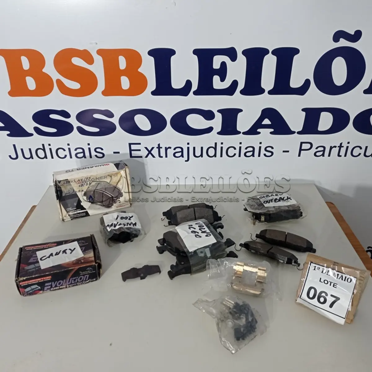LOTE 067 - 01 LOTE COM JOGOS DE PASTILHA DE FREIO DIANTEIRO DO VOLVO XC60, SUBARU OUTBACK, MUSTANG 2011 TRASEIRA, TOYOTA CANRY, LEXU NX/RX.  (NO ESTADO) ATENÇÃO! FAZER A VISITAÇÃO ANTES DE ARREMATAR, NÃO SABEMOS SE FUNCIONA. LEILÃO NÃO TEM GARANTIA E NEM DEVOLUÇÃO, SUJEITO A POSSÍVEIS AVARIAS VISÍVEIS/OCULTAS E/OU AUSÊNCIA DE COMPONENTES.