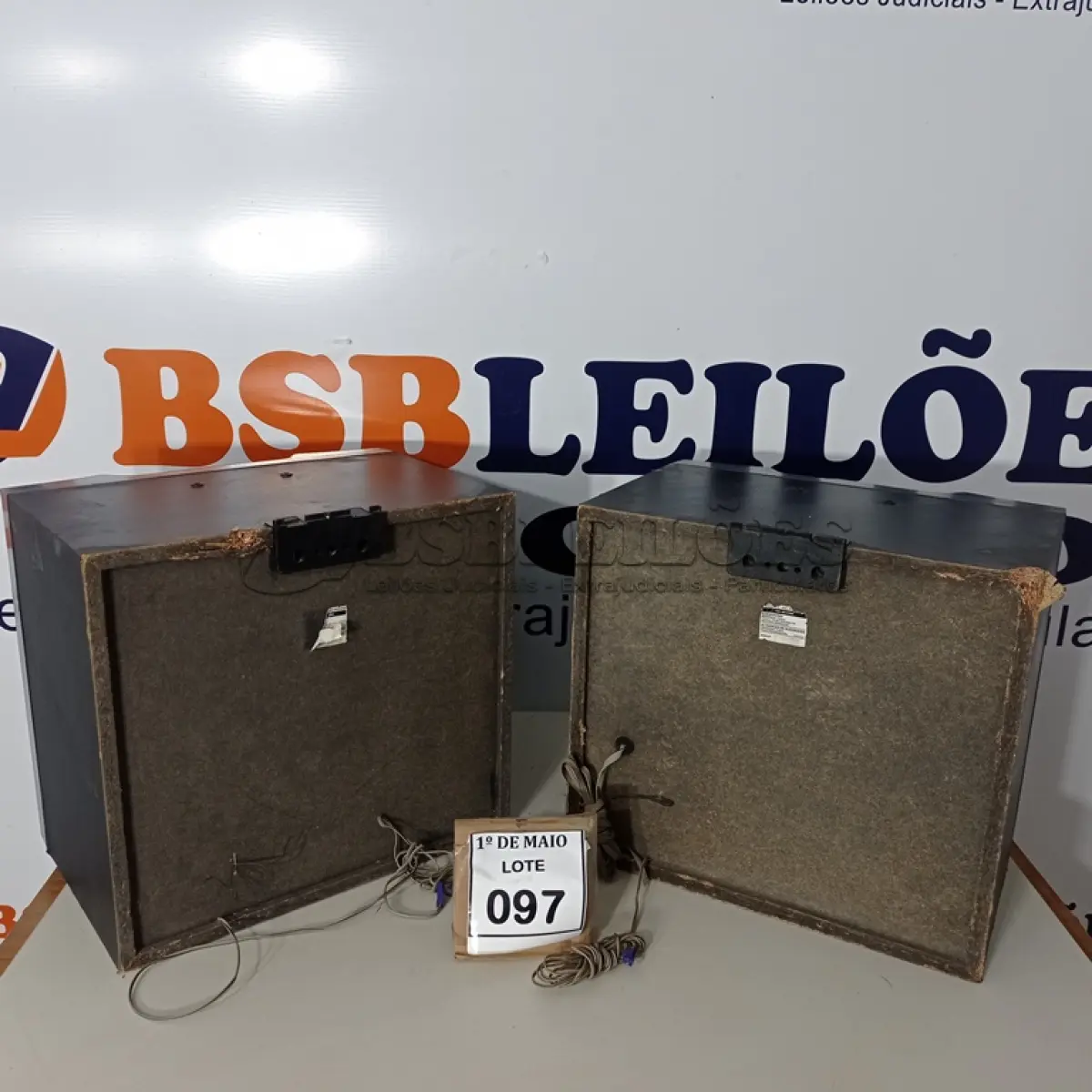 LOTE 097 - 02 CAIXAS DE SOM MARCA SONNY. (NO ESTADO) ATENÇÃO! FAZER A VISITAÇÃO ANTES DE ARREMATAR, NÃO SABEMOS SE FUNCIONA. LEILÃO NÃO TEM GARANTIA E NEM DEVOLUÇÃO, SUJEITO A POSSÍVEIS AVARIAS VISÍVEIS/OCULTAS E/OU AUSÊNCIA DE COMPONENTES.