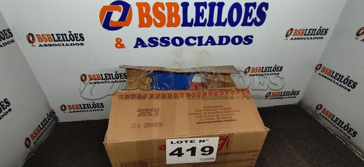 LOTE 419 - 01 LOTE C/ LUMINÁRIAS DIVERSAS (NO ESTADO, NÃO SABEMOS SE FUNCIONA. LEILÃO NÃO TEM GARANTIA E NEM DEVOLUÇÃO, SUJEITO A POSSÍVEIS AVARIAS VISÍVEIS/OCULTAS E/OU AUSÊNCIA DE COMPONENTES)
