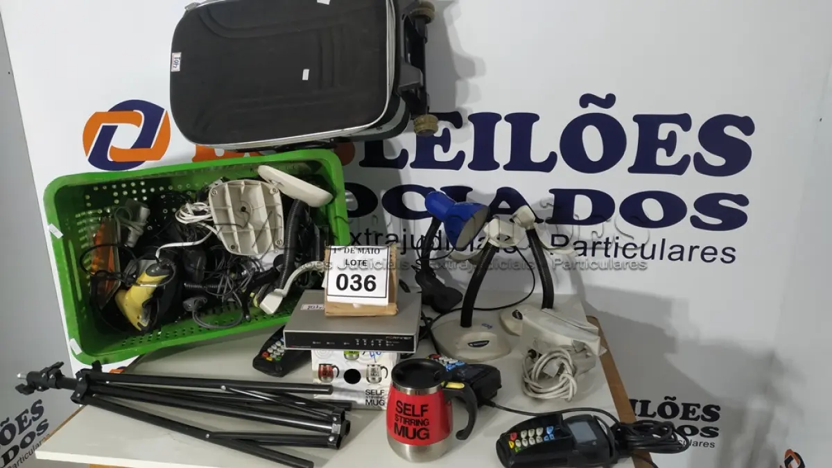 LOTE 036 - 01 LOTE COM ITENS DIVERSOS. (NO ESTADO) ATENÇÃO! FAZER A VISITAÇÃO ANTES DE ARREMATAR, NÃO SABEMOS SE FUNCIONA. LEILÃO NÃO TEM GARANTIA E NEM DEVOLUÇÃO, SUJEITO A POSSÍVEIS AVARIAS VISÍVEIS/OCULTAS E/OU AUSÊNCIA DE COMPONENTES.