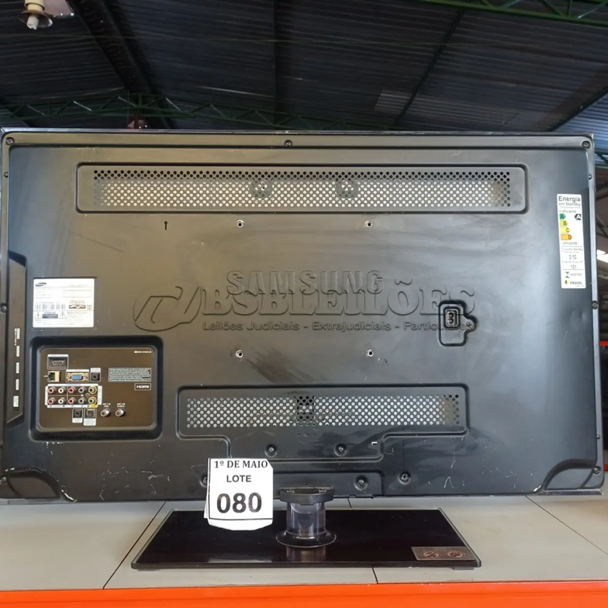 LOTE 080 - 01 TV 40’’ MARCA SAMSUNG COM AVARIAS. (NO ESTADO) ATENÇÃO! FAZER A VISITAÇÃO ANTES DE ARREMATAR, NÃO SABEMOS SE FUNCIONA. LEILÃO NÃO TEM GARANTIA E NEM DEVOLUÇÃO, SUJEITO A POSSÍVEIS AVARIAS VISÍVEIS/OCULTAS E/OU AUSÊNCIA DE COMPONENTES.