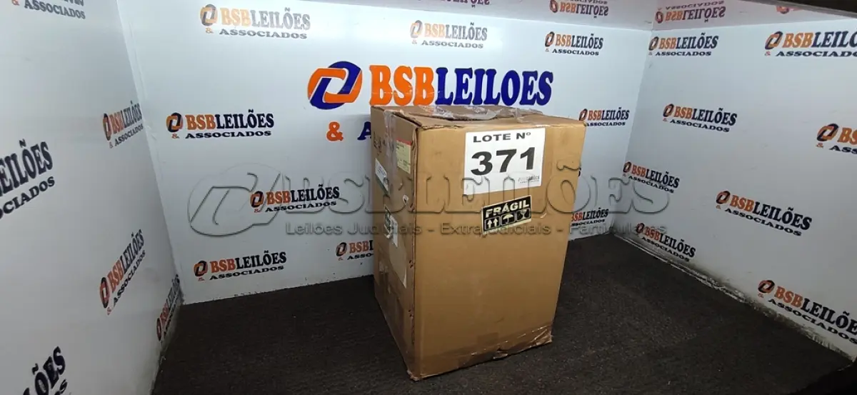LOTE 371 - 01 - UNIDADE CONDENSADORA GMCC PREMIUM R134A (NO ESTADO, NÃO SABEMOS SE FUNCIONA. LEILÃO NÃO TEM GARANTIA E NEM DEVOLUÇÃO, SUJEITO A POSSÍVEIS AVARIAS VISÍVEIS/OCULTAS E/OU AUSÊNCIA DE COMPONENTES)