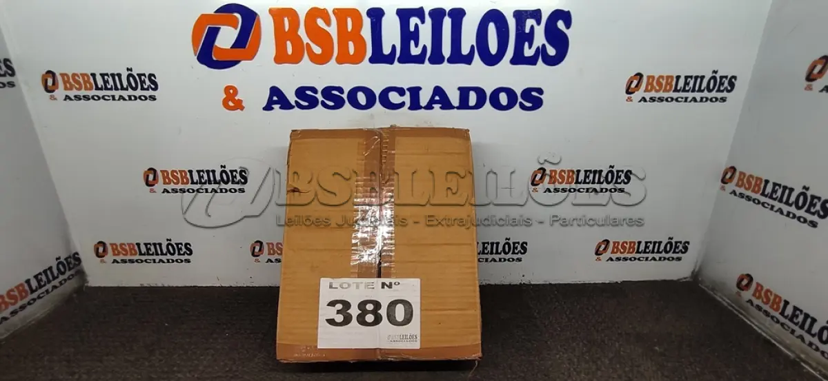 LOTE 380 - 20 - FRASCOS PARA PERFUMARIA DE VIDRO CUBO - FOSCO - 250ML (NO ESTADO, NÃO SABEMOS SE FUNCIONA. LEILÃO NÃO TEM GARANTIA E NEM DEVOLUÇÃO, SUJEITO A POSSÍVEIS AVARIAS VISÍVEIS/OCULTAS E/OU AUSÊNCIA DE COMPONENTES)