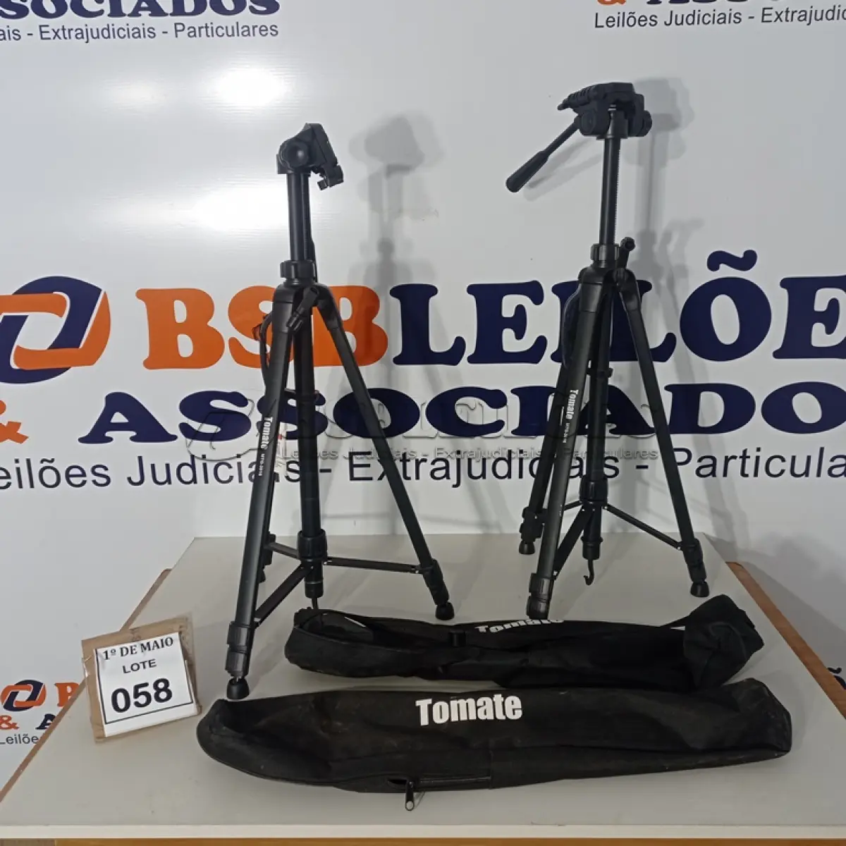 LOTE 058 - 02 TRIPÉS PARA CÂMERAS MARCA TOMATE. (NO ESTADO) ATENÇÃO! FAZER A VISITAÇÃO ANTES DE ARREMATAR, NÃO SABEMOS SE FUNCIONA. LEILÃO NÃO TEM GARANTIA E NEM DEVOLUÇÃO, SUJEITO A POSSÍVEIS AVARIAS VISÍVEIS/OCULTAS E/OU AUSÊNCIA DE COMPONENTES.