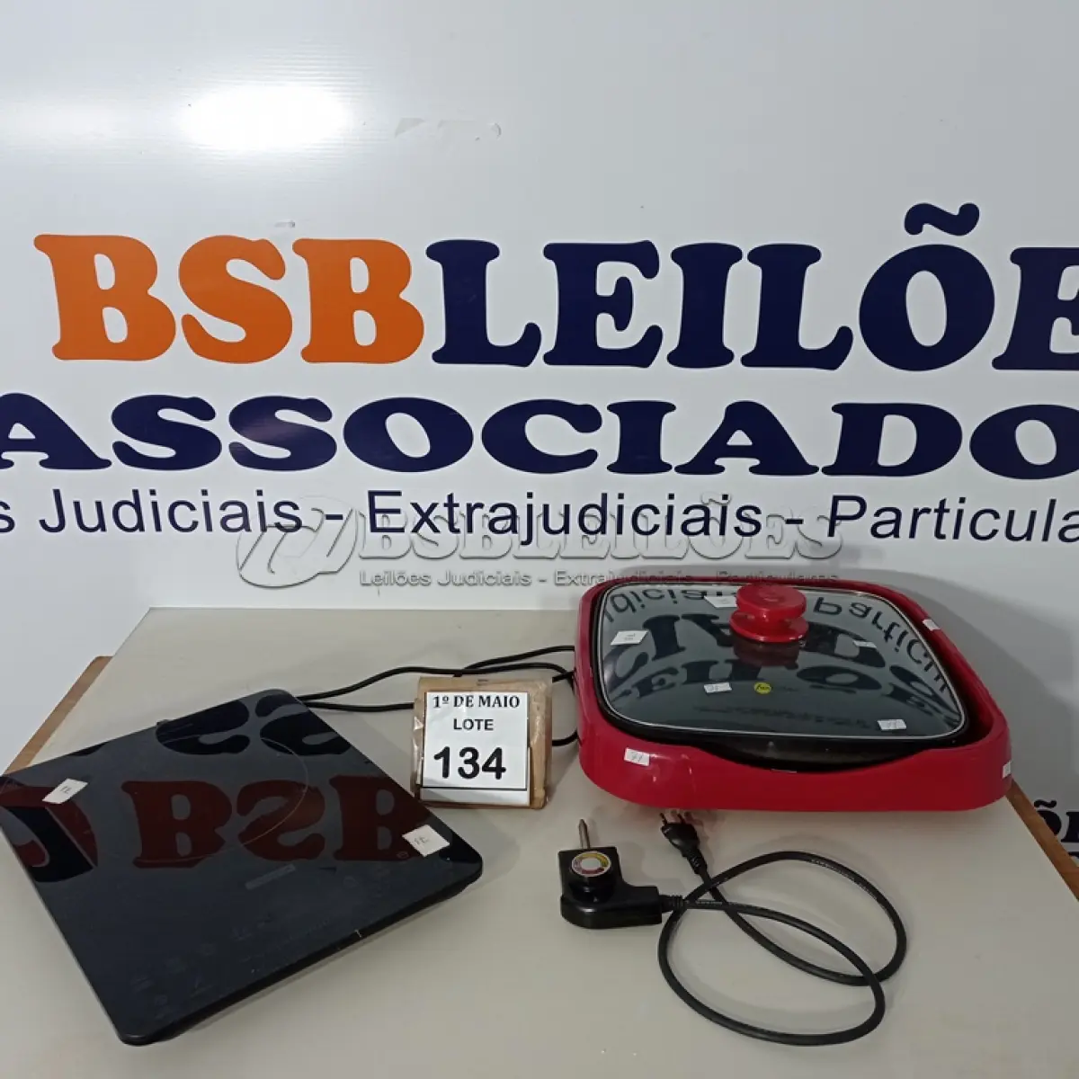 LOTE 134 - 01 GRILL QUADRADA 110V E 01 FOGÃO DE INDUÇÃO MARCA TRAMONTINA. (NO ESTADO) ATENÇÃO! FAZER A VISITAÇÃO ANTES DE ARREMATAR, NÃO SABEMOS SE FUNCIONA. LEILÃO NÃO TEM GARANTIA E NEM DEVOLUÇÃO, SUJEITO A POSSÍVEIS AVARIAS VISÍVEIS/OCULTAS E/OU AUSÊNCIA DE COMPONENTES.