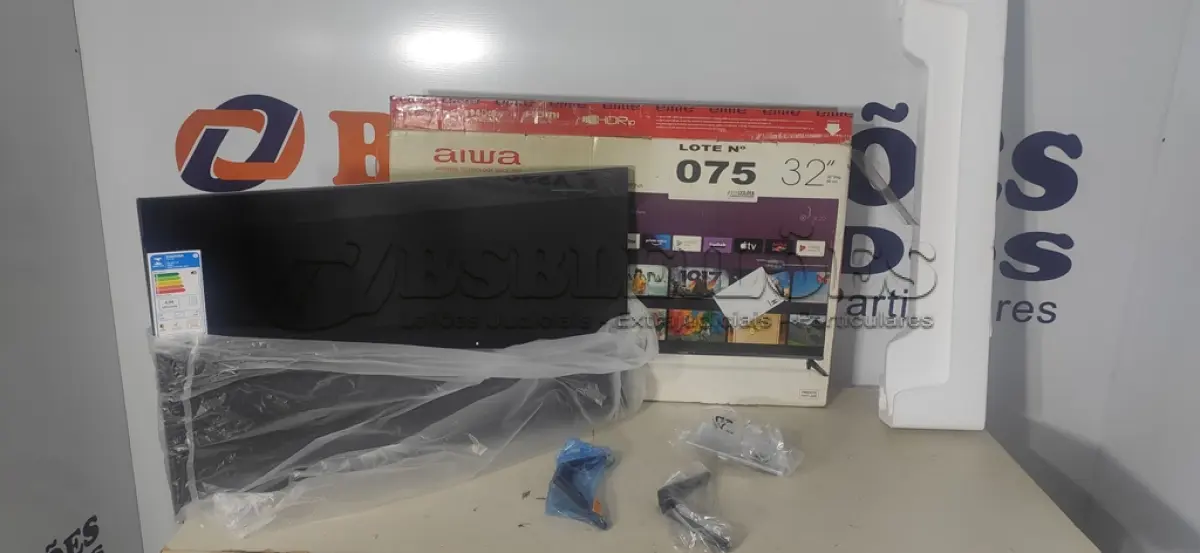 LOTE 075 - 01 - SMART TV AIWA 32”, ANDROID, HD (NO ESTADO, NÃO SABEMOS SE FUNCIONA. LEILÃO NÃO TEM GARANTIA E NEM DEVOLUÇÃO, SUJEITO A POSSÍVEIS AVARIAS VISÍVEIS/OCULTAS E/OU AUSÊNCIA DE COMPONENTES)