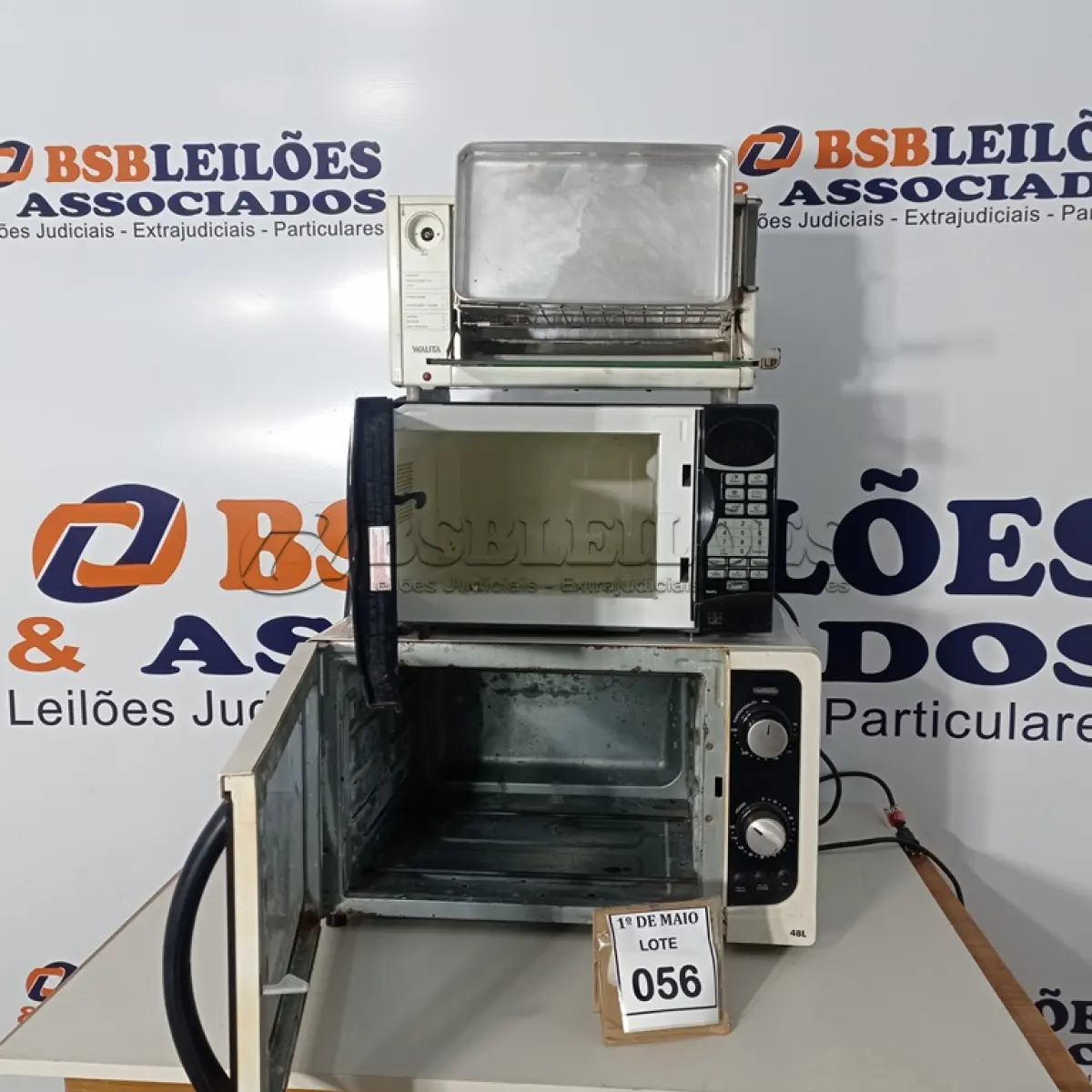LOTE 056 - 02 FORNOS ELÉTRICOS E 01 MICRO-ONDAS COM PRATO. (NO ESTADO) ATENÇÃO! FAZER A VISITAÇÃO ANTES DE ARREMATAR, NÃO SABEMOS SE FUNCIONA. LEILÃO NÃO TEM GARANTIA E NEM DEVOLUÇÃO, SUJEITO A POSSÍVEIS AVARIAS VISÍVEIS/OCULTAS E/OU AUSÊNCIA DE COMPONENTES.