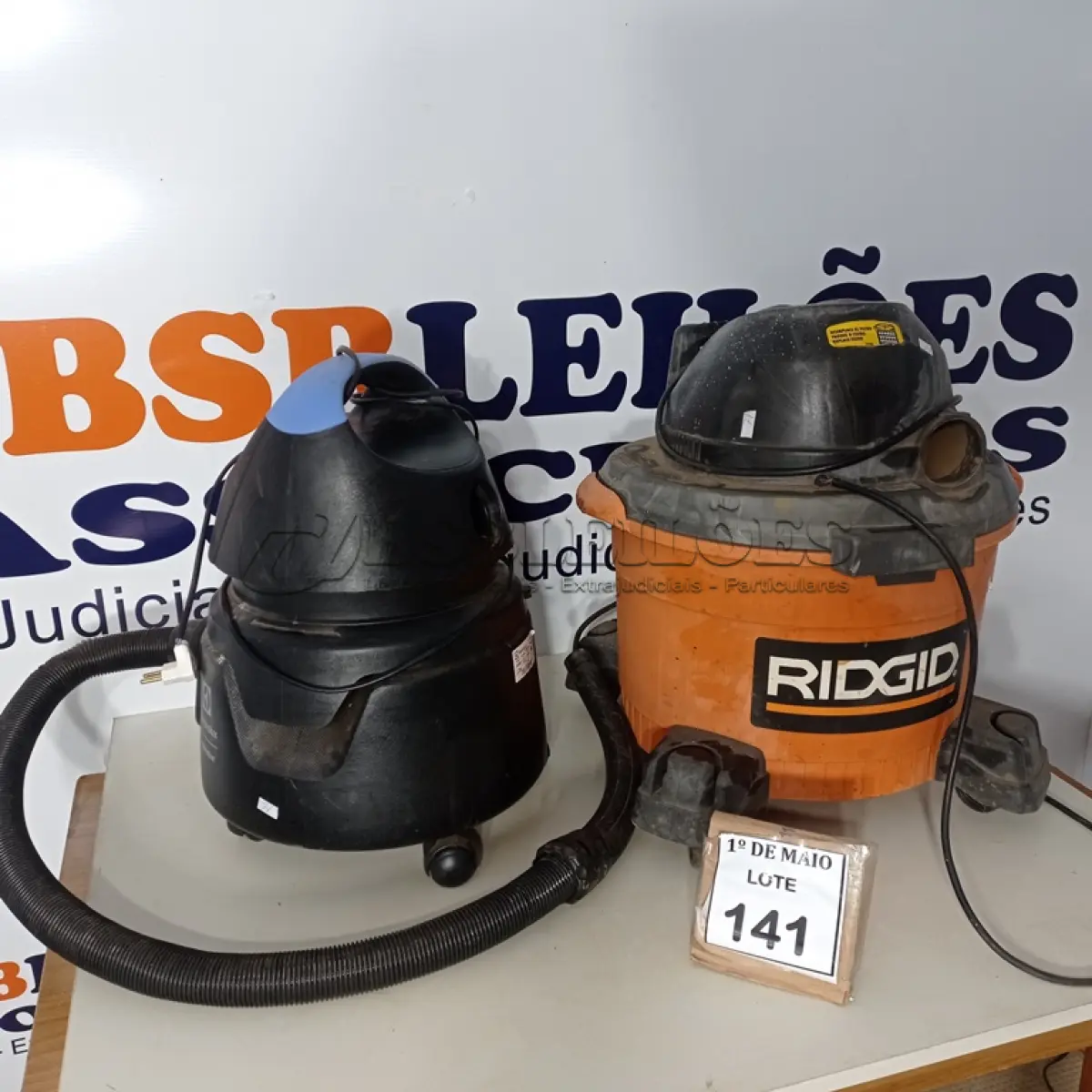 LOTE 141 - 02 ASPIRADORES DE PÓ, SENDO 01 ELECTROLUX E 01 RIDGID. (NO ESTADO) ATENÇÃO! FAZER A VISITAÇÃO ANTES DE ARREMATAR, NÃO SABEMOS SE FUNCIONA. LEILÃO NÃO TEM GARANTIA E NEM DEVOLUÇÃO, SUJEITO A POSSÍVEIS AVARIAS VISÍVEIS/OCULTAS E/OU AUSÊNCIA DE COMPONENTES.