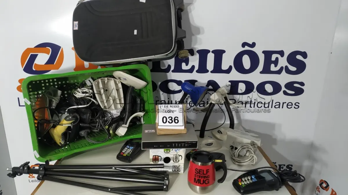 LOTE 036 - 01 LOTE COM ITENS DIVERSOS. (NO ESTADO) ATENÇÃO! FAZER A VISITAÇÃO ANTES DE ARREMATAR, NÃO SABEMOS SE FUNCIONA. LEILÃO NÃO TEM GARANTIA E NEM DEVOLUÇÃO, SUJEITO A POSSÍVEIS AVARIAS VISÍVEIS/OCULTAS E/OU AUSÊNCIA DE COMPONENTES.