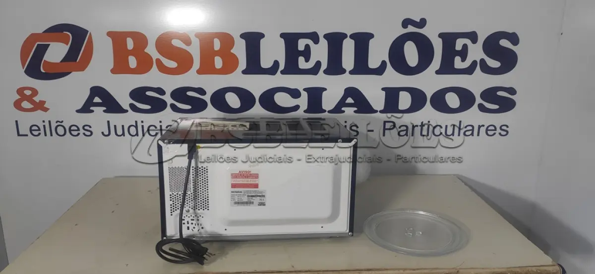 LOTE 055 - 01 - MICRO-ONDAS 21LITROS MONDIAL 110V (NO ESTADO, NÃO SABEMOS SE FUNCIONA. LEILÃO NÃO TEM GARANTIA E NEM DEVOLUÇÃO, SUJEITO A POSSÍVEIS AVARIAS VISÍVEIS/OCULTAS E/OU AUSÊNCIA DE COMPONENTES)
