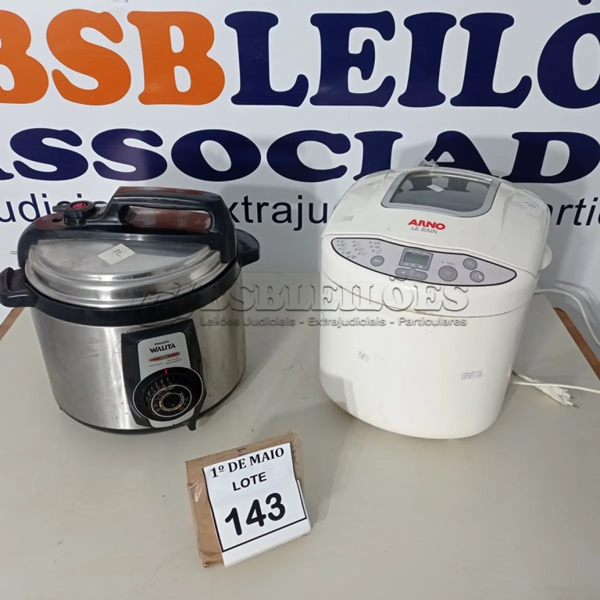 LOTE 143 - 01 PANELA DE PRESSÃO ELÉTRICA 220V MARCA PHILIPS E 01 PANIFICADORA DE PÃO 220V MARCA ARNO. (NO ESTADO) ATENÇÃO! FAZER A VISITAÇÃO ANTES DE ARREMATAR, NÃO SABEMOS SE FUNCIONA. LEILÃO NÃO TEM GARANTIA E NEM DEVOLUÇÃO, SUJEITO A POSSÍVEIS AVARIAS VISÍVEIS/OCULTAS E/OU AUSÊNCIA DE COMPONENTES.