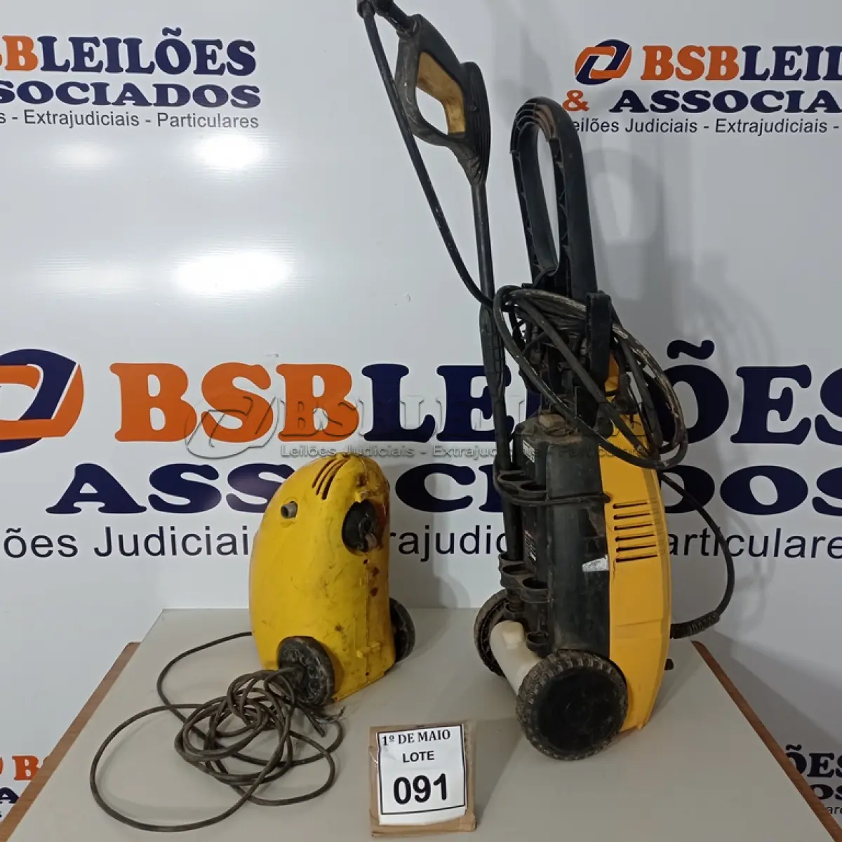 LOTE 091 - 02 LAVADORAS DE ALTA PRESSÃO, SENDO 01 INCOMPLETA. (NO ESTADO) ATENÇÃO! FAZER A VISITAÇÃO ANTES DE ARREMATAR, NÃO SABEMOS SE FUNCIONA. LEILÃO NÃO TEM GARANTIA E NEM DEVOLUÇÃO, SUJEITO A POSSÍVEIS AVARIAS VISÍVEIS/OCULTAS E/OU AUSÊNCIA DE COMPONENTES.