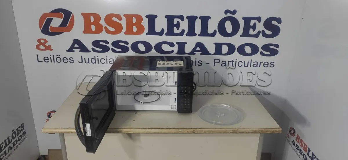 LOTE 055 - 01 - MICRO-ONDAS 21LITROS MONDIAL 110V (NO ESTADO, NÃO SABEMOS SE FUNCIONA. LEILÃO NÃO TEM GARANTIA E NEM DEVOLUÇÃO, SUJEITO A POSSÍVEIS AVARIAS VISÍVEIS/OCULTAS E/OU AUSÊNCIA DE COMPONENTES)