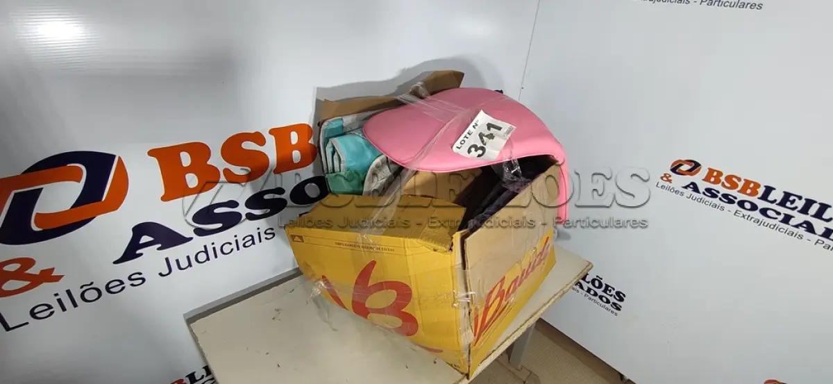 LOTE 341 - ITENS CADEIRAS DIVERSOS (NO ESTADO, NÃO SABEMOS SE FUNCIONA. LEILÃO NÃO TEM GARANTIA E NEM DEVOLUÇÃO, SUJEITO A POSSÍVEIS AVARIAS VISÍVEIS/OCULTAS E/OU AUSÊNCIA DE COMPONENTES)