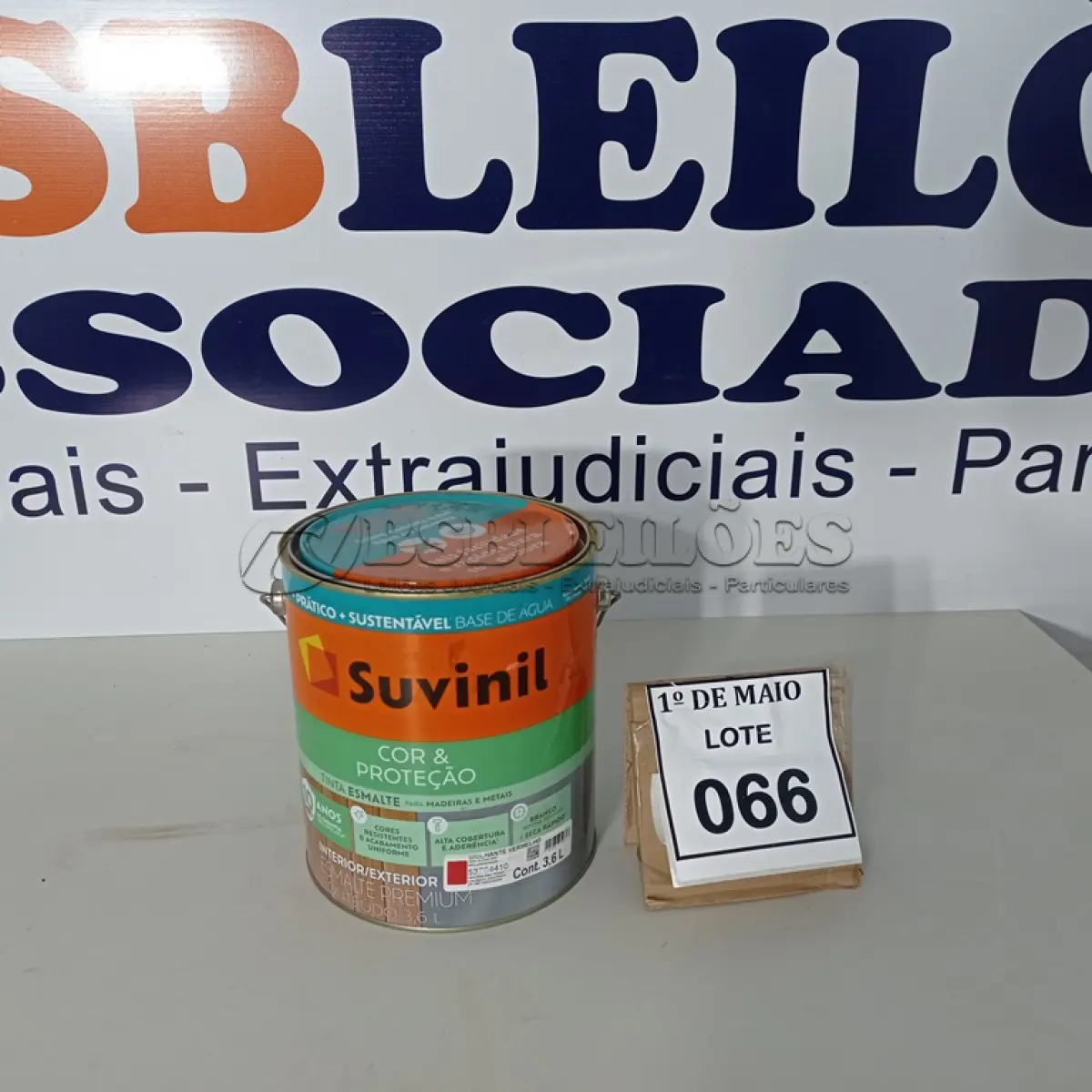 LOTE 066 - 01 LATA DE TINTA SUVINIL ESMALTE PREMIUM INTERIOR/EXTERIOR 3,6L NA COR VERMELHO BRILHANTE. (NO ESTADO) ATENÇÃO! FAZER A VISITAÇÃO ANTES DE ARREMATAR, NÃO SABEMOS SE FUNCIONA. LEILÃO NÃO TEM GARANTIA E NEM DEVOLUÇÃO, SUJEITO A POSSÍVEIS AVARIAS VISÍVEIS/OCULTAS E/OU AUSÊNCIA DE COMPONENTES.