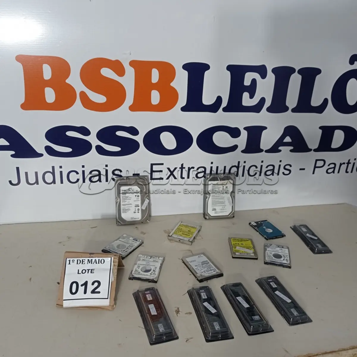 LOTE 012 - 07 HDS VARIADOS PARA NOTEBOOK, 02 HDS PARA PC E 05 MEMORIAS PARA SERVIDOR.  (NO ESTADO) ATENÇÃO! FAZER A VISITAÇÃO ANTES DE ARREMATAR, NÃO SABEMOS SE FUNCIONA. LEILÃO NÃO TEM GARANTIA E NEM DEVOLUÇÃO, SUJEITO A POSSÍVEIS AVARIAS VISÍVEIS/OCULTAS E/OU AUSÊNCIA DE COMPONENTES.