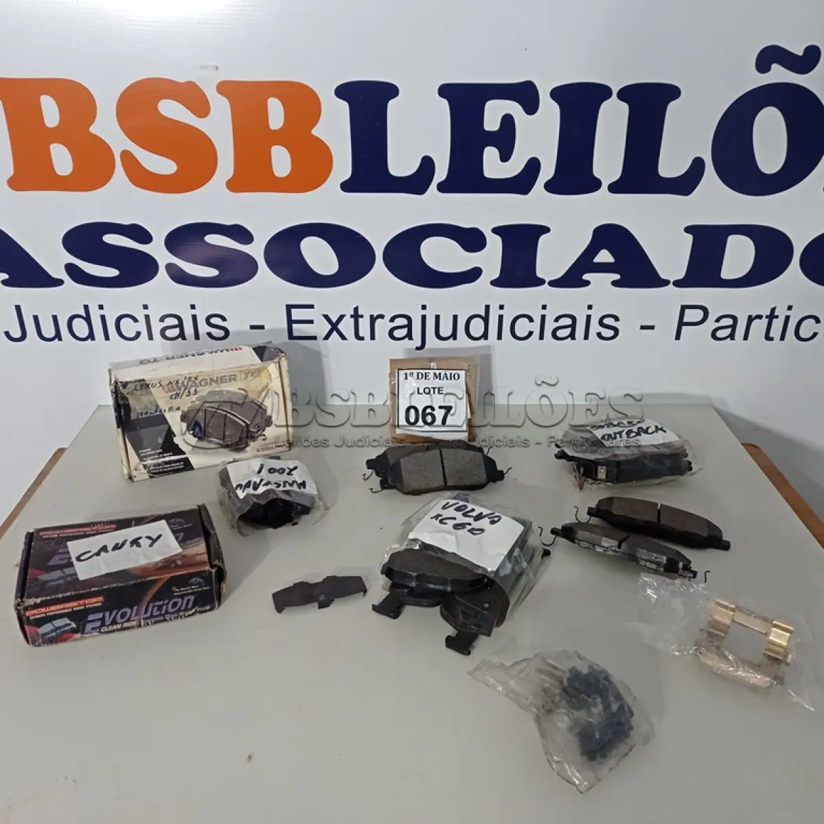 LOTE 067 - 01 LOTE COM JOGOS DE PASTILHA DE FREIO DIANTEIRO DO VOLVO XC60, SUBARU OUTBACK, MUSTANG 2011 TRASEIRA, TOYOTA CANRY, LEXU NX/RX.  (NO ESTADO) ATENÇÃO! FAZER A VISITAÇÃO ANTES DE ARREMATAR, NÃO SABEMOS SE FUNCIONA. LEILÃO NÃO TEM GARANTIA E NEM DEVOLUÇÃO, SUJEITO A POSSÍVEIS AVARIAS VISÍVEIS/OCULTAS E/OU AUSÊNCIA DE COMPONENTES.