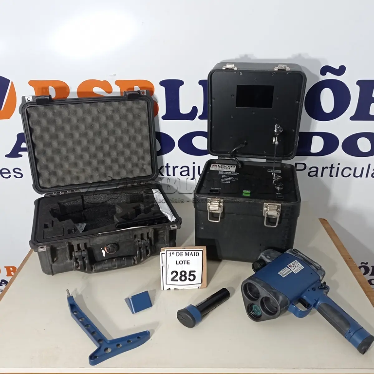LOTE 285 - 01 KIT RADAR MÓVEL MARCA LASER TECH. (NO ESTADO) ATENÇÃO! FAZER A VISITAÇÃO ANTES DE ARREMATAR, NÃO SABEMOS SE FUNCIONA. LEILÃO NÃO TEM GARANTIA E NEM DEVOLUÇÃO, SUJEITO A POSSÍVEIS AVARIAS VISÍVEIS/OCULTAS E/OU AUSÊNCIA DE COMPONENTES.