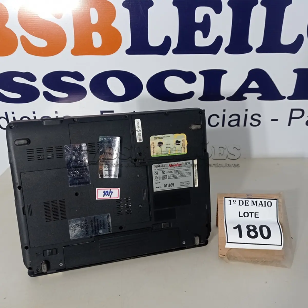 LOTE 180 - 01 NOTEBOOK SEM FONTE MARCA VECTOR.  (NO ESTADO) ATENÇÃO! FAZER A VISITAÇÃO ANTES DE ARREMATAR, NÃO SABEMOS SE FUNCIONA. LEILÃO NÃO TEM GARANTIA E NEM DEVOLUÇÃO, SUJEITO A POSSÍVEIS AVARIAS VISÍVEIS/OCULTAS E/OU AUSÊNCIA DE COMPONENTES.