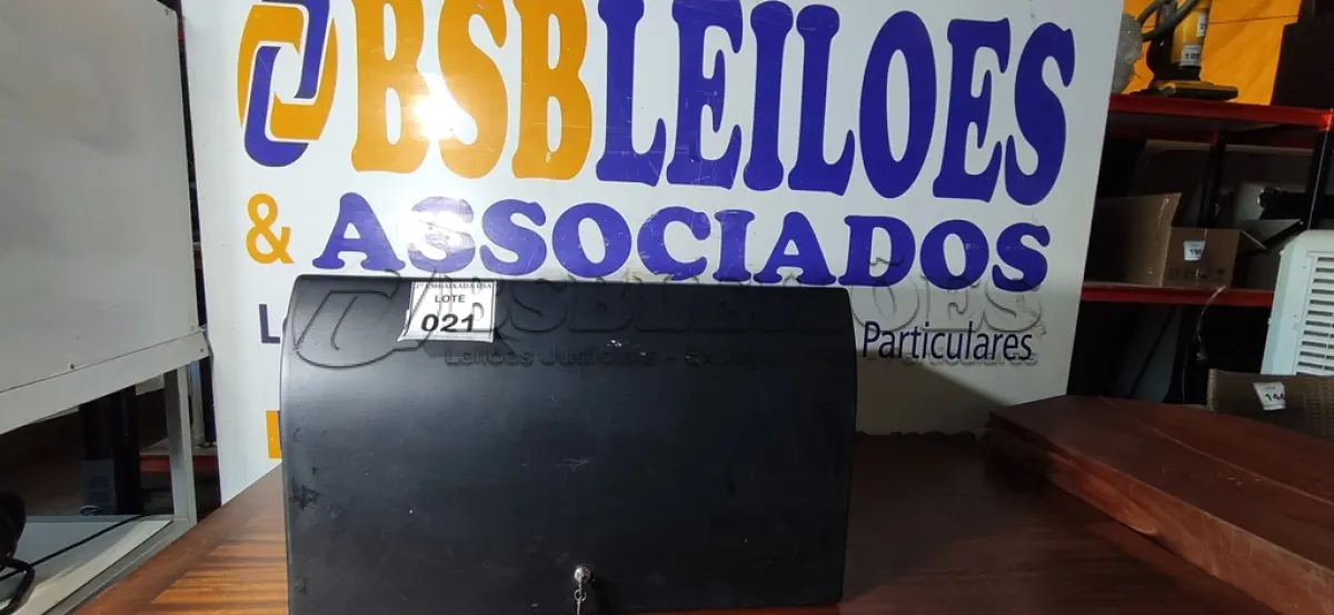 LOTE 021 - 01 ARMÁRIO SUSPENSO. (NO ESTADO EM QUE SE ENCONTRA. SUJEITO A AVARIAS OCULTAS/VISÍVEIS.)