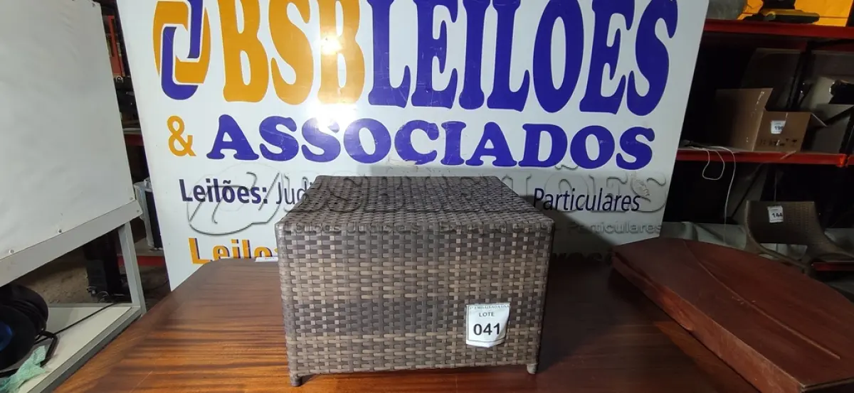 LOTE 041 - 01 MESA JARDIM.  (NO ESTADO EM QUE SE ENCONTRA. SUJEITO A AVARIAS OCULTAS/VISÍVEIS.) AV9406R
