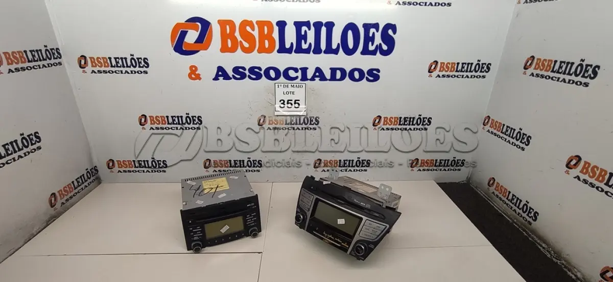 LOTE 355 - 02 APARELHOS DE SOM AUTOMOTIVOS. (NO ESTADO) ATENÇÃO! FAZER A VISITAÇÃO ANTES DE ARREMATAR, NÃO SABEMOS SE FUNCIONA. LEILÃO NÃO TEM GARANTIA E NEM DEVOLUÇÃO, SUJEITO A POSSÍVEIS AVARIAS VISÍVEIS/OCULTAS E/OU AUSÊNCIA DE COMPONENTES.