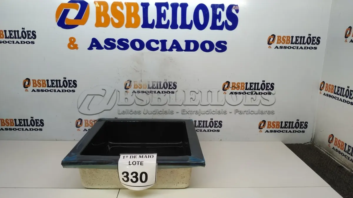 LOTE 330 - 01 NICHO PARA BANHEIRO NA COR PRETA QUADRADA (NOVO). (NO ESTADO) ATENÇÃO! FAZER A VISITAÇÃO ANTES DE ARREMATAR, NÃO SABEMOS SE FUNCIONA. LEILÃO NÃO TEM GARANTIA E NEM DEVOLUÇÃO, SUJEITO A POSSÍVEIS AVARIAS VISÍVEIS/OCULTAS E/OU AUSÊNCIA DE COMPONENTES.