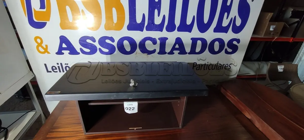 LOTE 022 - 01 ARMÁRIO SUSPENSO. (NO ESTADO EM QUE SE ENCONTRA. SUJEITO A AVARIAS OCULTAS/VISÍVEIS.)