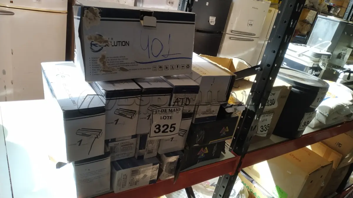 LOTE 325 - 01 LOTE C/VÁRIOS TONNER’S MARCAS E MODELOS DIVERSOS. (NO ESTADO) ATENÇÃO! FAZER A VISITAÇÃO ANTES DE ARREMATAR, NÃO SABEMOS SE FUNCIONA. LEILÃO NÃO TEM GARANTIA E NEM DEVOLUÇÃO, SUJEITO A POSSÍVEIS AVARIAS VISÍVEIS/OCULTAS E/OU AUSÊNCIA DE COMPONENTES.