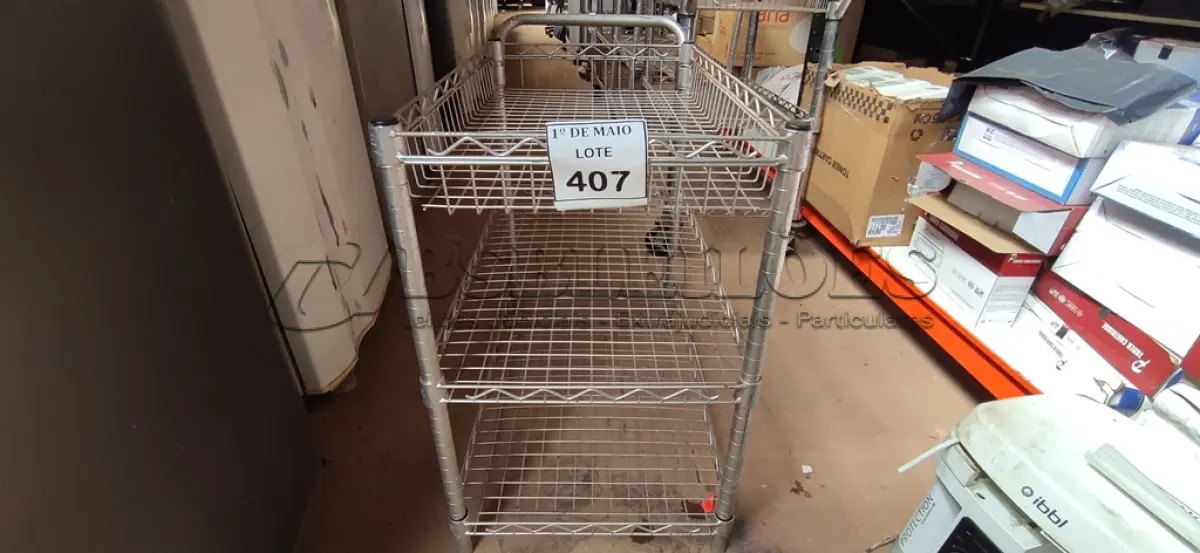 LOTE 407 - 01 CARRINHO PARA TRANSPORTE 03 BANDEJAS. (NO ESTADO) ATENÇÃO! FAZER A VISITAÇÃO ANTES DE ARREMATAR, NÃO SABEMOS SE FUNCIONA. LEILÃO NÃO TEM GARANTIA E NEM DEVOLUÇÃO, SUJEITO A POSSÍVEIS AVARIAS VISÍVEIS/OCULTAS E/OU AUSÊNCIA DE COMPONENTES.
