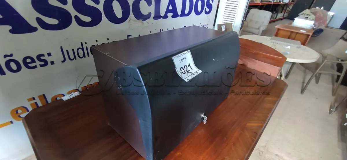 LOTE 021 - 01 ARMÁRIO SUSPENSO. (NO ESTADO EM QUE SE ENCONTRA. SUJEITO A AVARIAS OCULTAS/VISÍVEIS.)
