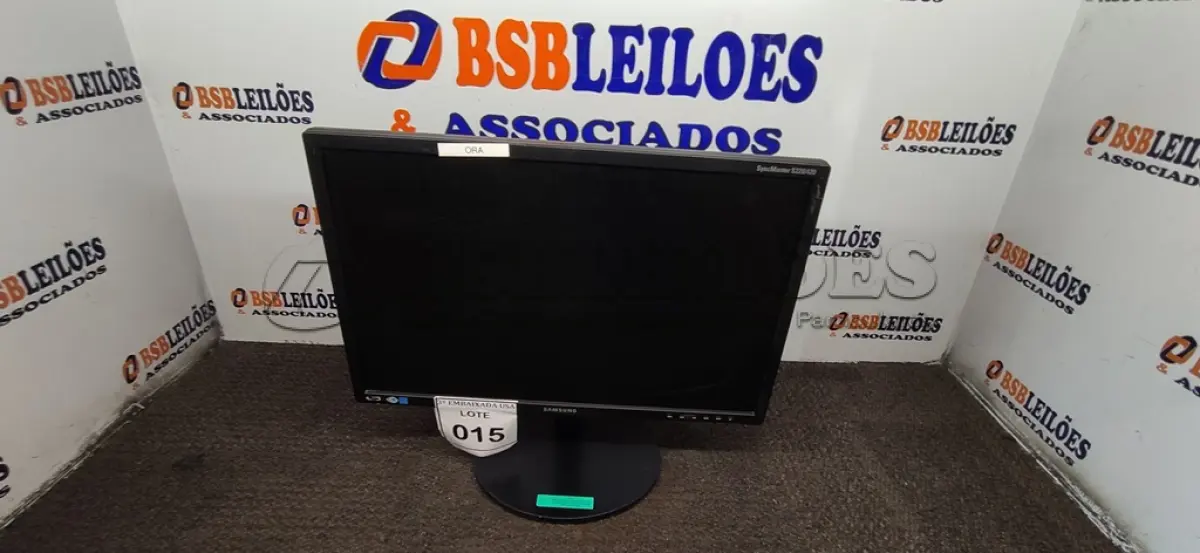 LOTE 015 - 01 MONITOR SAMSUNG 073126. (NO ESTADO EM QUE SE ENCONTRA. SUJEITO A AVARIAS OCULTAS/VISÍVEIS.)